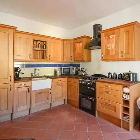 Cozy In With Kitchen Apartment Bucine